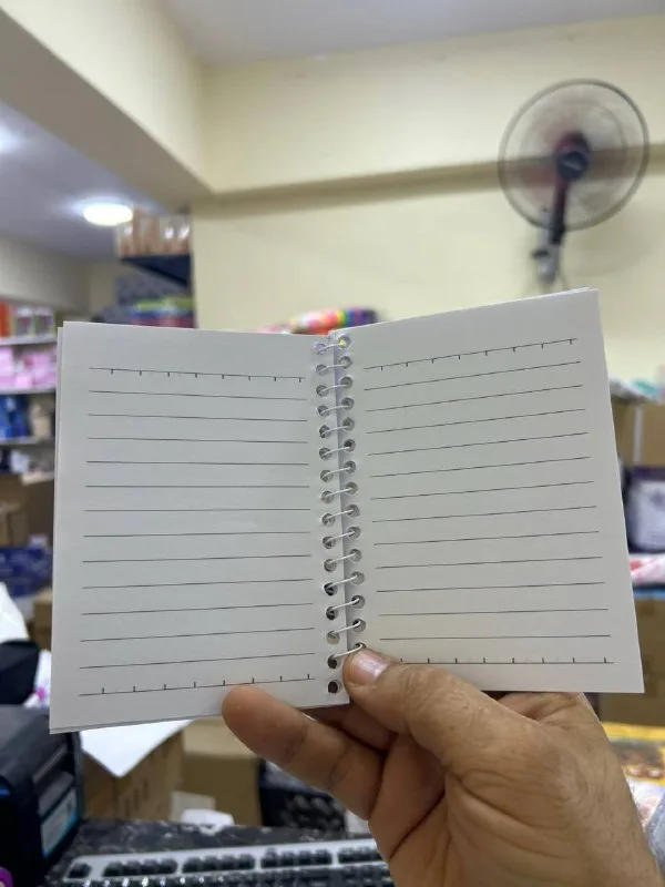 صورة 4 — باكو نوتة مقاس وسط سمايل